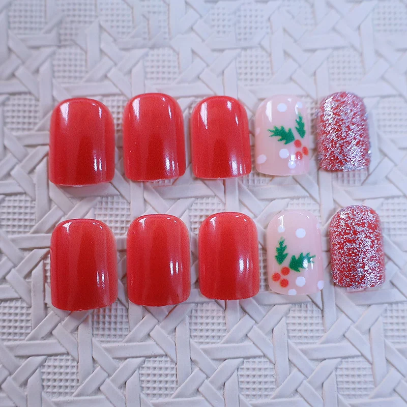 Holiday-Themed Nail Art Stornfield