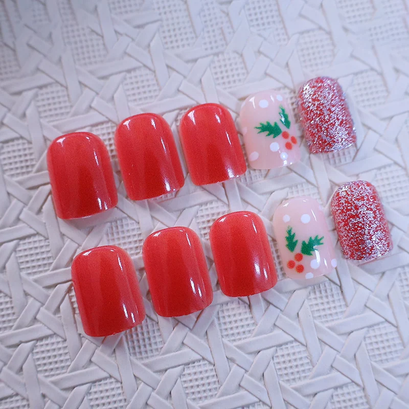 Holiday-Themed Nail Art Stornfield