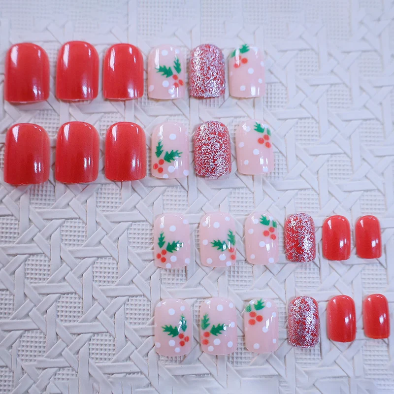 Holiday-Themed Nail Art Stornfield