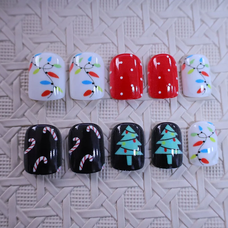 Holiday-Themed Artistic Nail Art Enhancements Stornfield