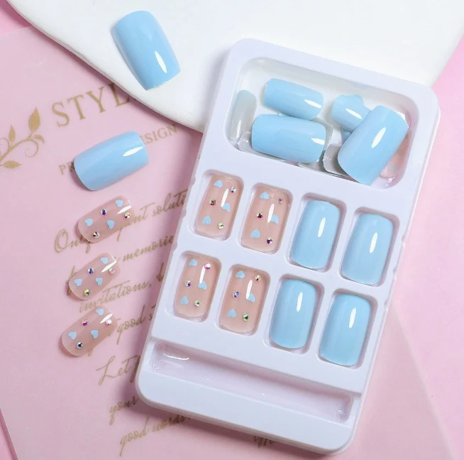 Heart-Patterned Decorative Acrylic Nail Art Stornfield