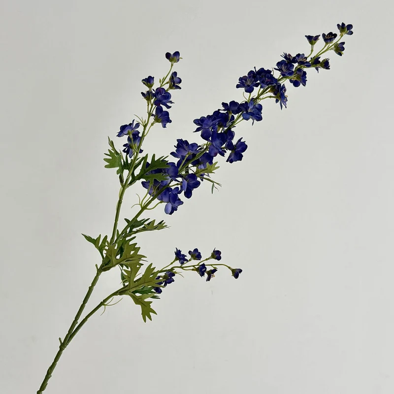 Künstlicher Blütenzweig mit detailreichen roten Blüten Karnz