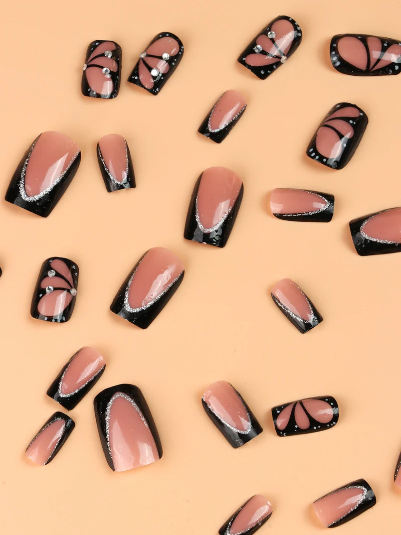Dekorative 3D Nagelverzierung Karnz