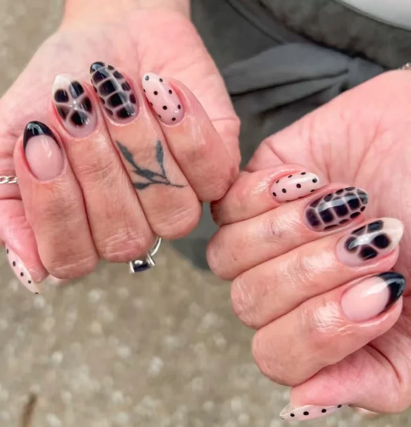 Kreative Muster-Nagelkunst-Verstärkungen Karnz