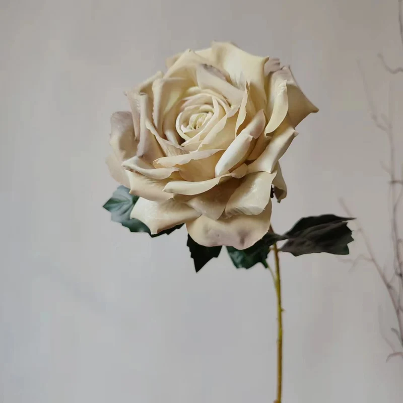 Realistische Lebensgroße Künstliche Rosenstängel