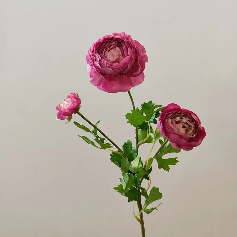 Realistische Blumenarrangement