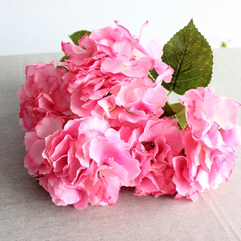 Realistischer künstlicher Blumenstrauß