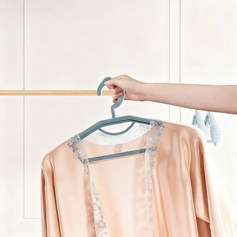 Plastic hanger, non-slip, scratch-free