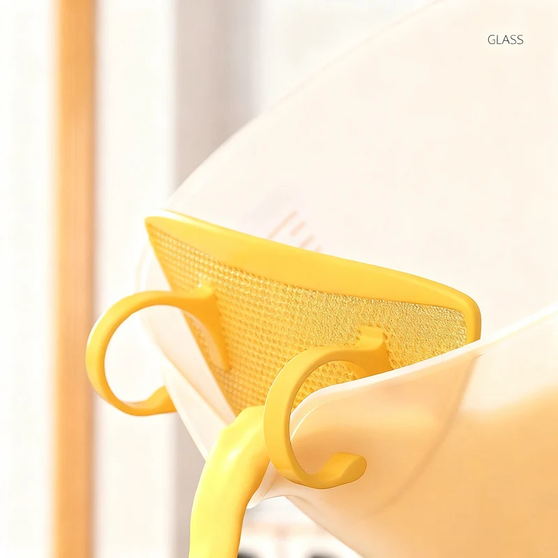 Plastic kitchen sieve with filter insert