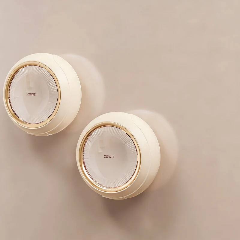Cling film dispenser with suction cup