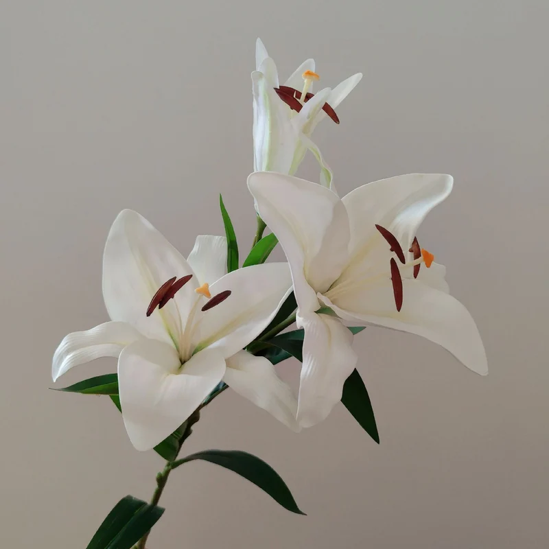 Lebensechter Lily Stamm Strauß
