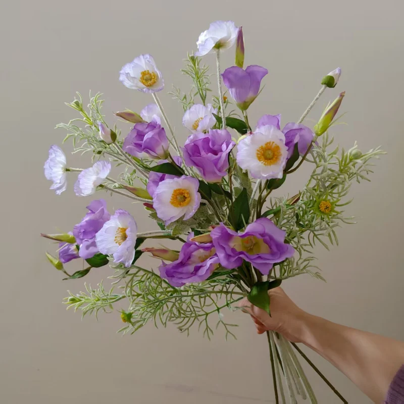 Lebensechter floraler Mittelstück-Strauß