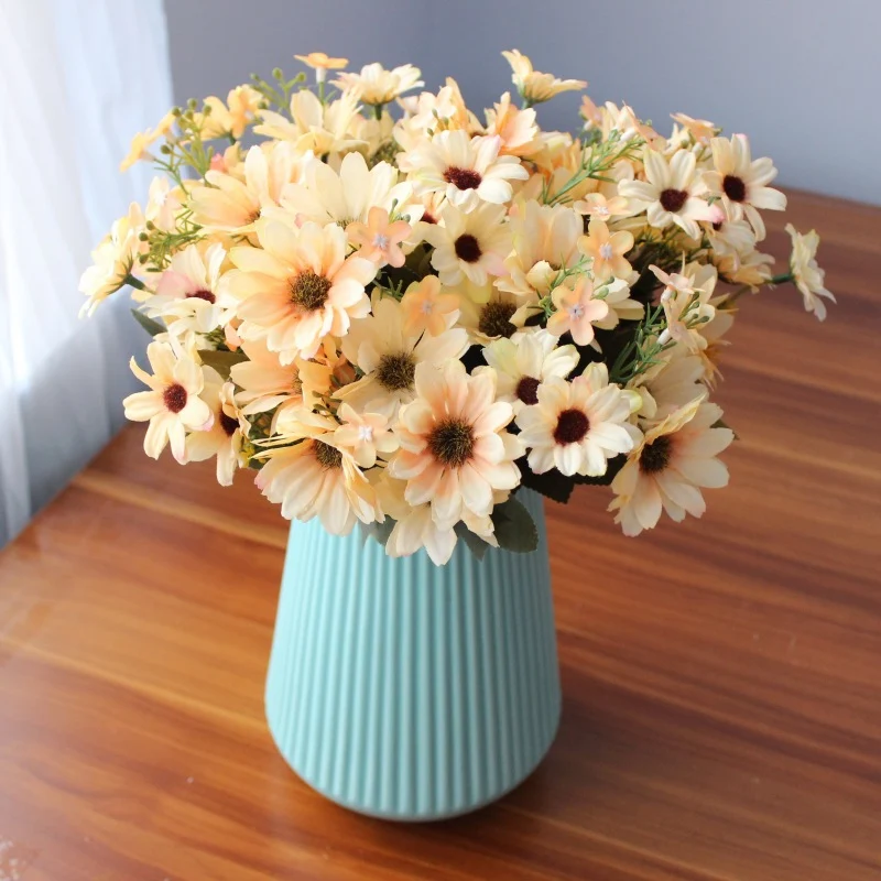 Lebensechter Blumenstrauß