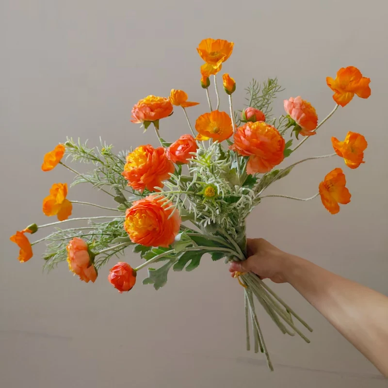 Lebensechtes Blumenstrauß-Arrangement