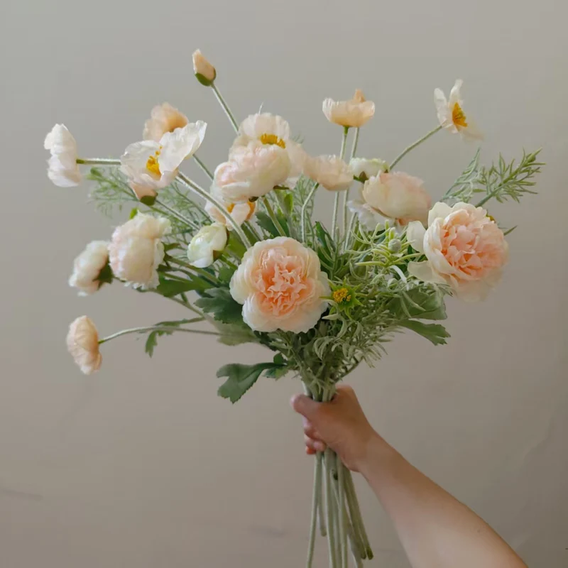 Lebensechtes Blumenstrauß-Arrangement