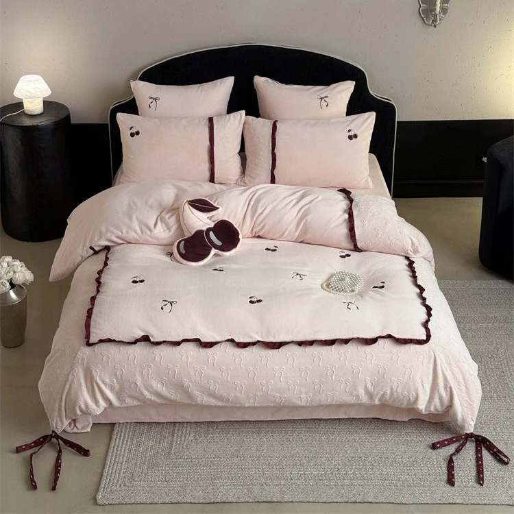 Reversible cotton satin bedding set with embroidered cherry, delicate frill and decorative bows Stornfield