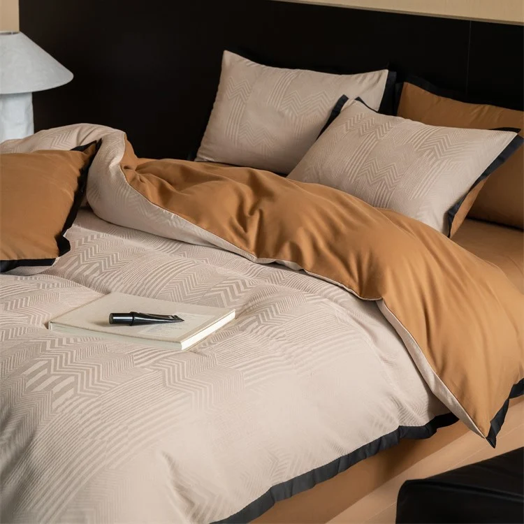 Reversible bedding set with jacquard structure and contrast piping Stornfield