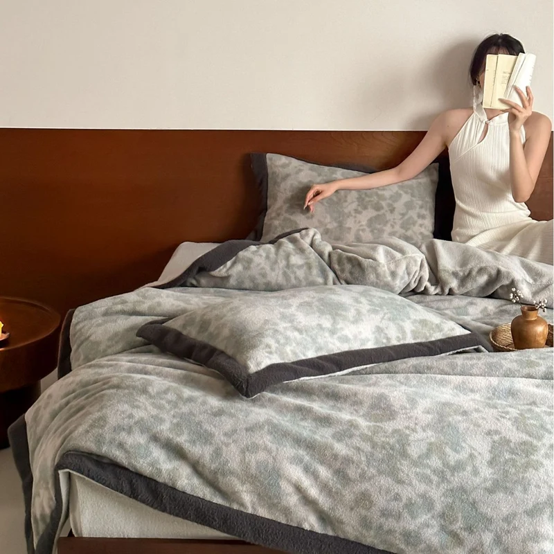 Soft Reversible Duvet Cover Set made of Microfleece with subtle Watercolor Pattern and Contrast Piping Stornfield