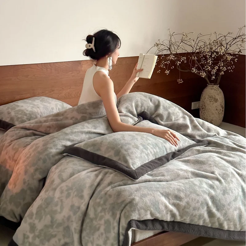 Soft Reversible Duvet Cover Set made of Microfleece with subtle Watercolor Pattern and Contrast Piping Stornfield