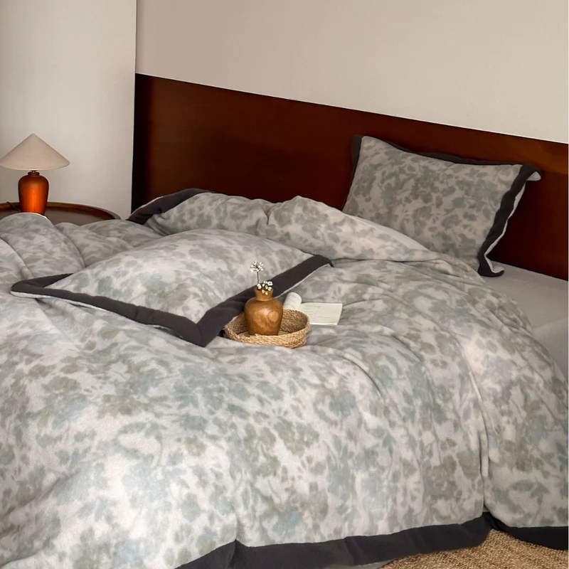 Soft Reversible Duvet Cover Set made of Microfleece with subtle Watercolor Pattern and Contrast Piping Stornfield