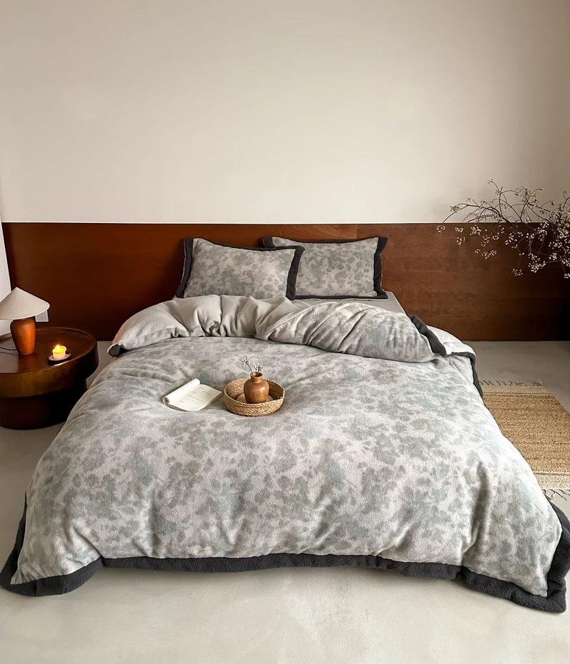 Soft Reversible Duvet Cover Set made of Microfleece with subtle Watercolor Pattern and Contrast Piping Stornfield