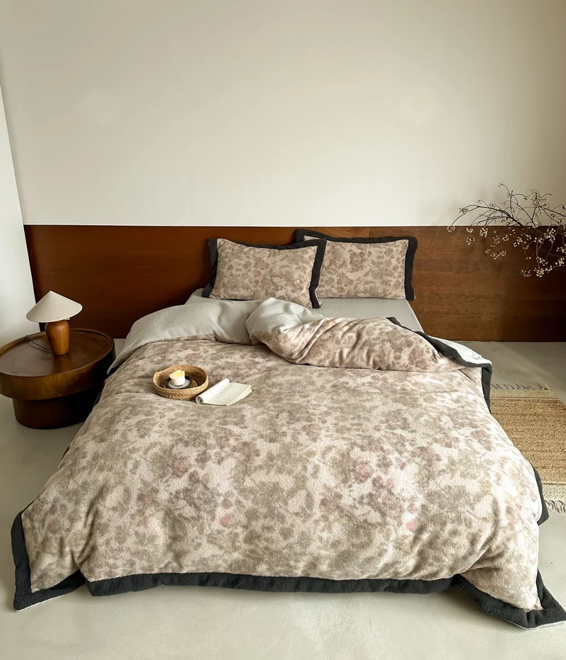 Soft Reversible Duvet Cover Set made of Microfleece with subtle Watercolor Pattern and Contrast Piping Stornfield