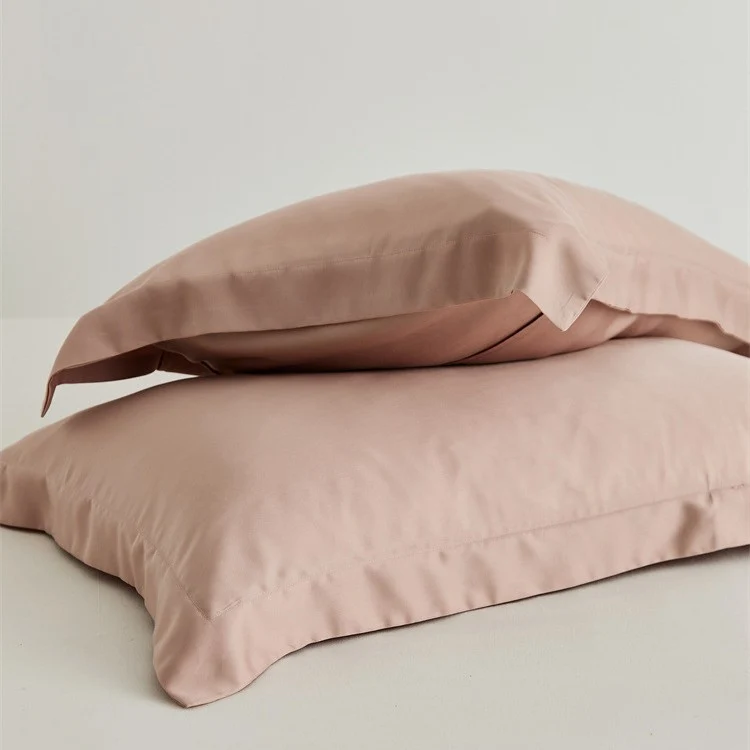 Fitted sheet made of fine cotton satin with extra high skirt and elastic all-around rubber Stornfield