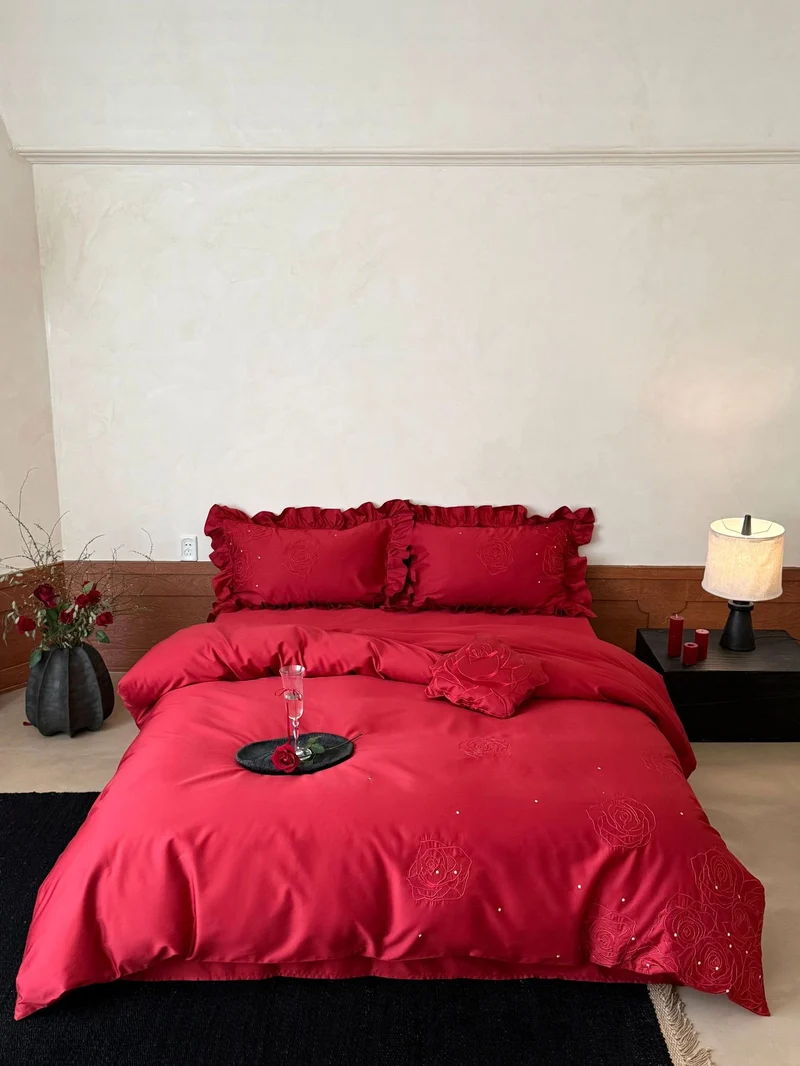 Satin bedding set with rose embroidery, ruffled pillow and decorative pillow Stornfield