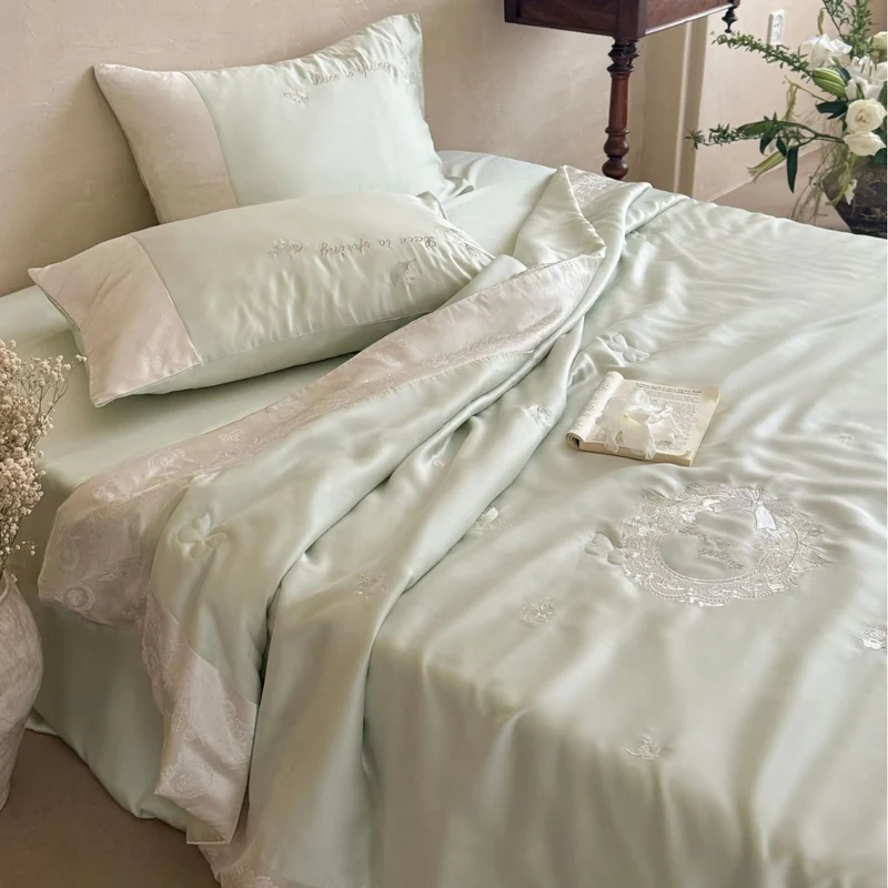 Satin bedding set with fine butterfly embroidery, embroidered center field and hotel closure Stornfield