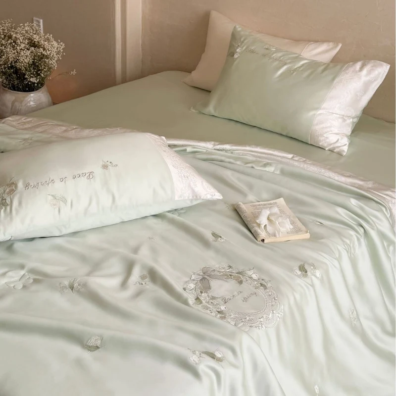 Satin bedding set with fine butterfly embroidery, embroidered center field and hotel closure Stornfield