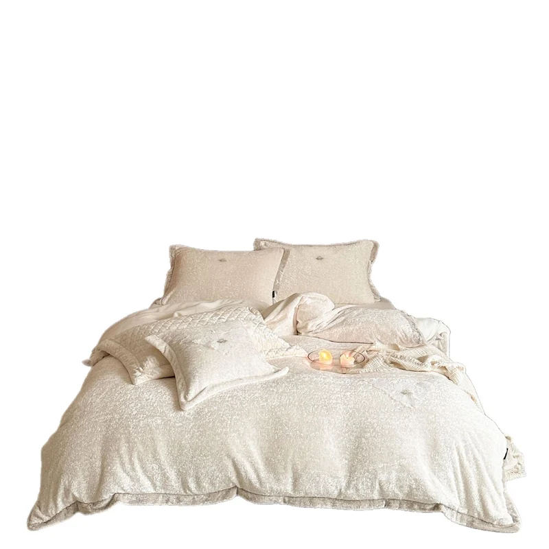 Velvet bed linen set with crushed effect, quilted bedspread and decorative cushion Stornfield