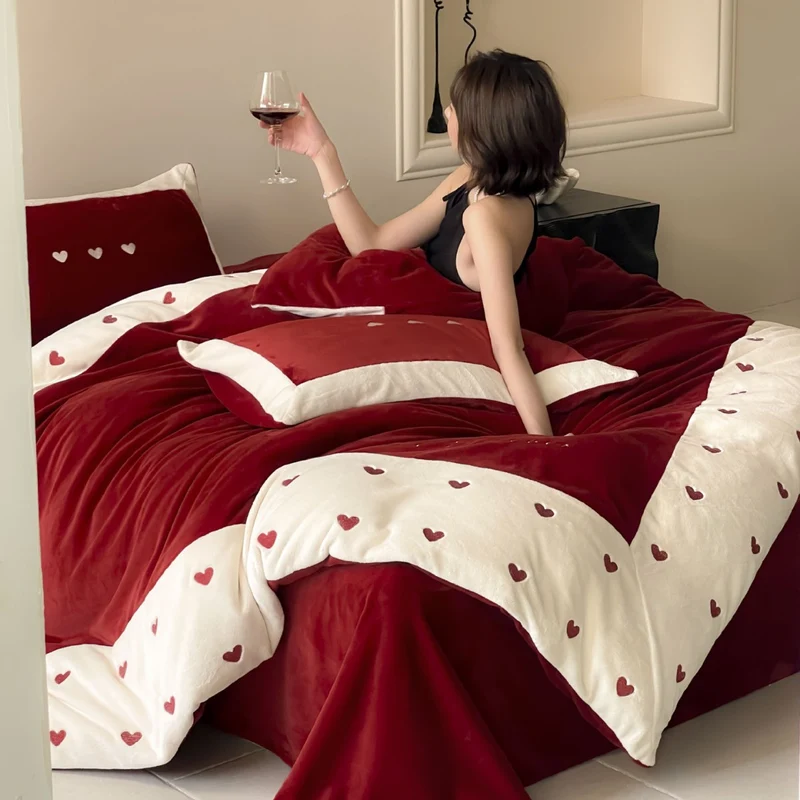 Romantic velvet bedding set with heart embroidery and reversible function Stornfield