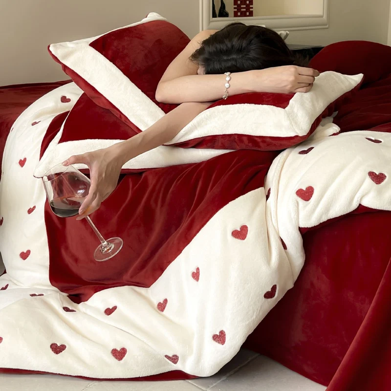 Romantic velvet bedding set with heart embroidery and reversible function Stornfield