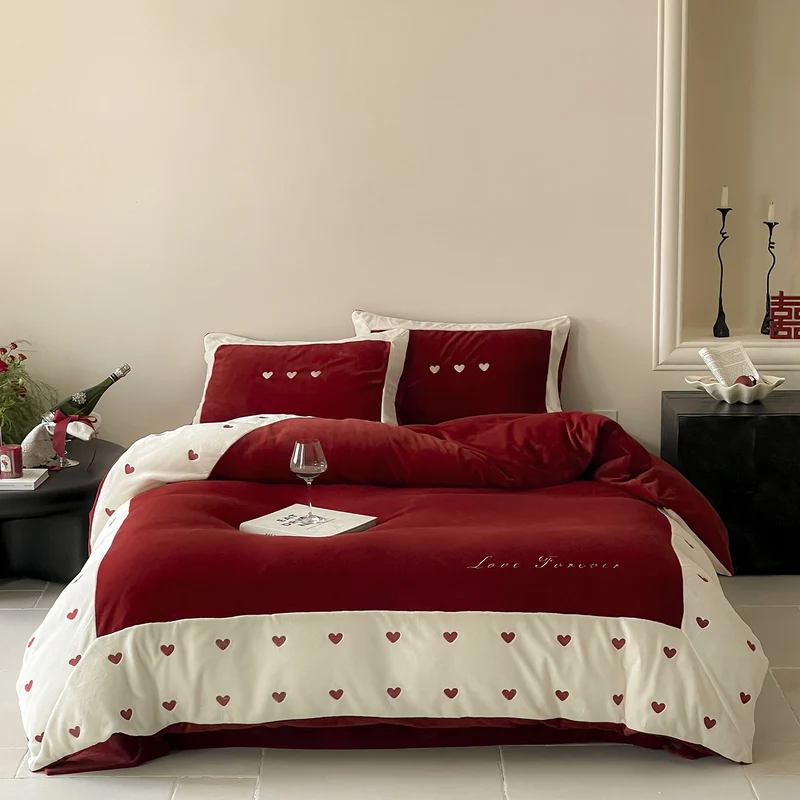 Romantic velvet bedding set with heart embroidery and reversible function Stornfield
