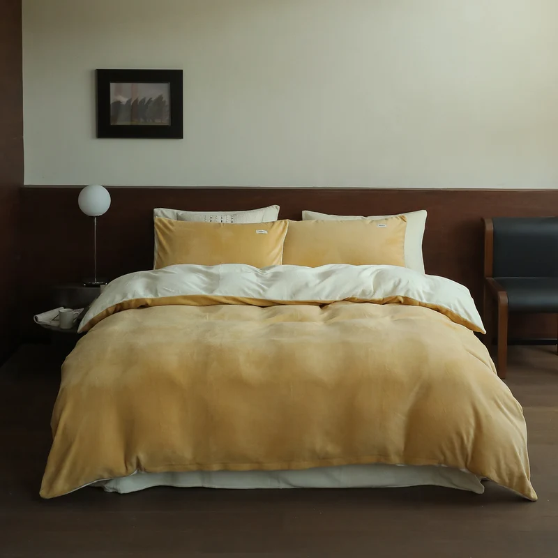Plush bedding set with velvety microfiber surface Stornfield
