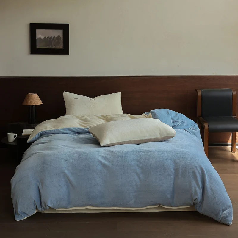 Plush bedding set with velvety microfiber surface Stornfield