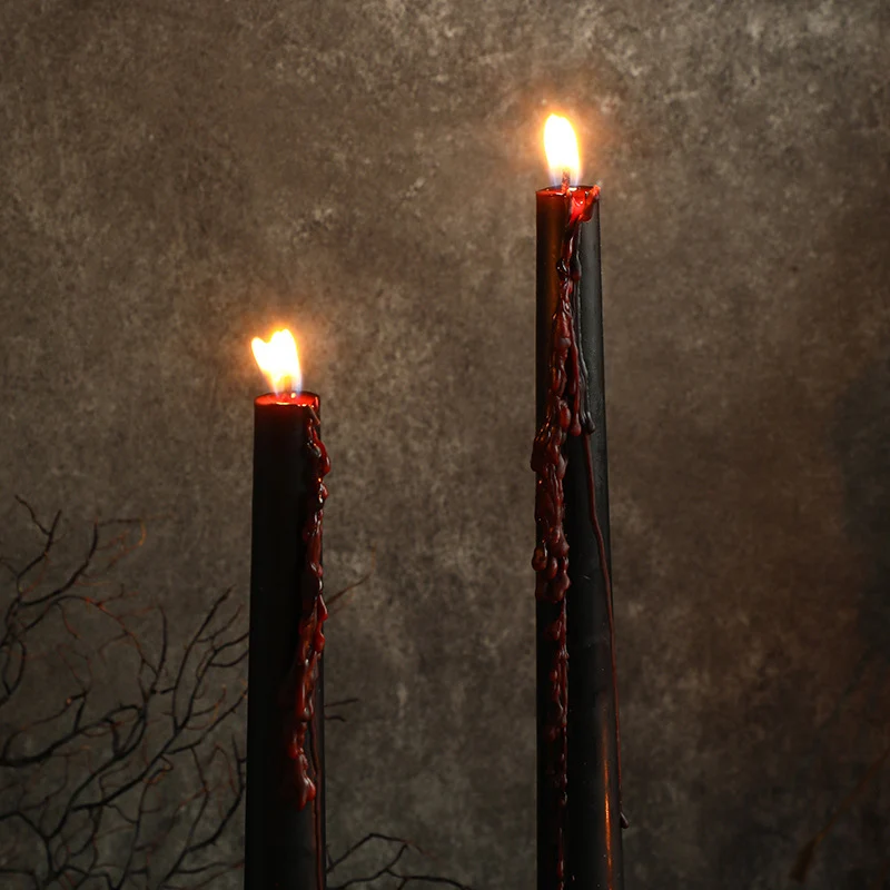 Skull-förmige dekorative Wachskerze mit Metallständerhalter