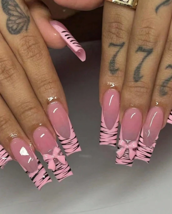 Ornate Decorative Acrylic Press-On Nails Stornfield