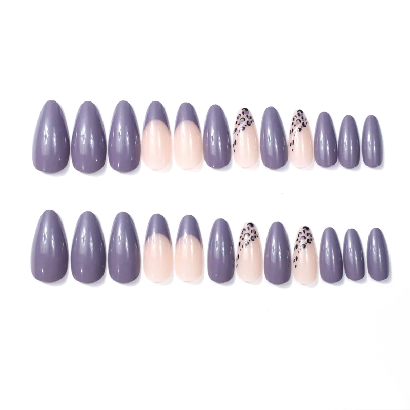 Elegante Ombré Stiletto Nagelkunst Extensions Karnz