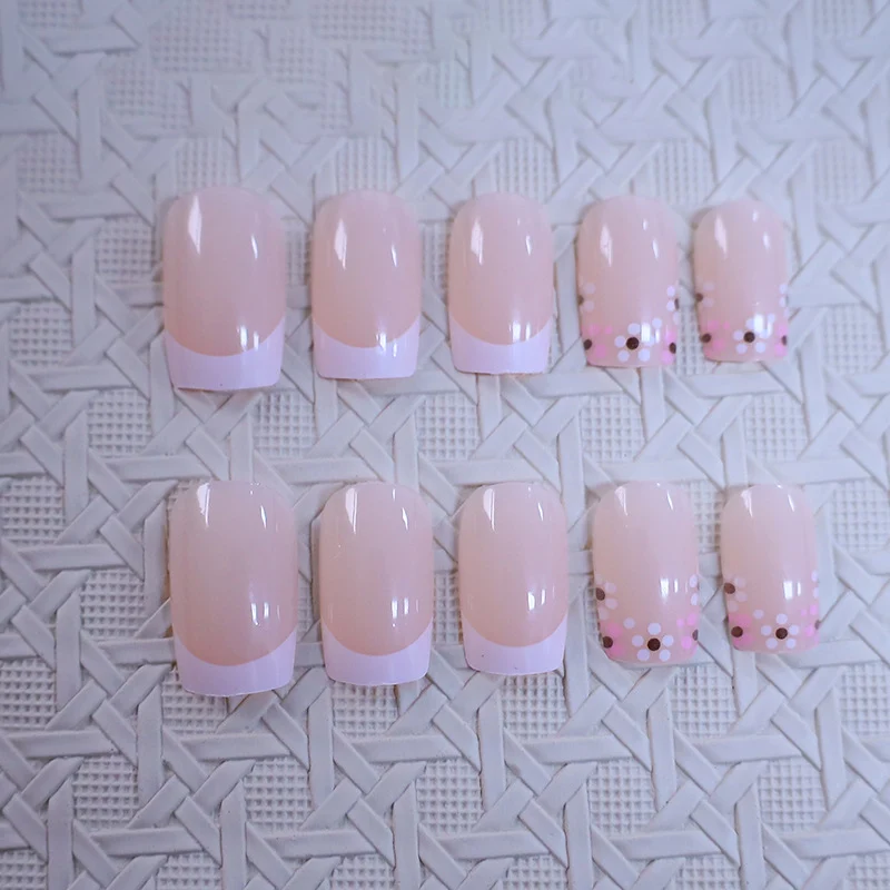 Elegante Nagelkunstverzierungen Karnz 1789915990