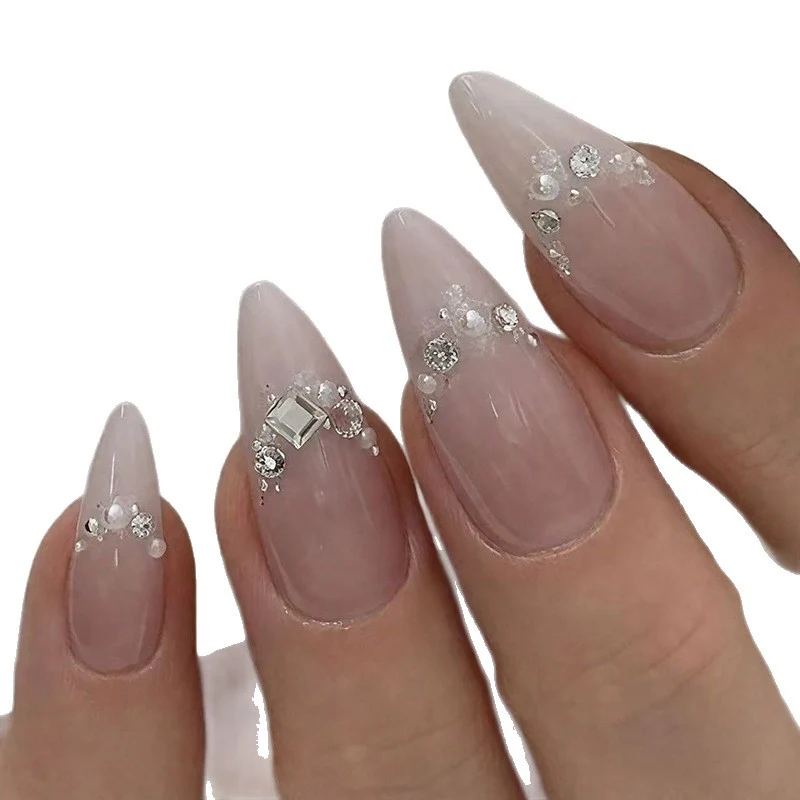 Elegante dekorative Stiletto-Nagelverzierungen Karnz
