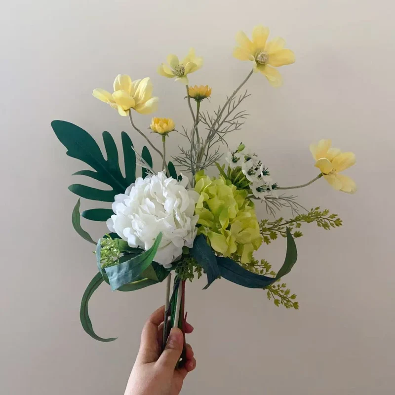 Elegante künstliche Blumenarrangement