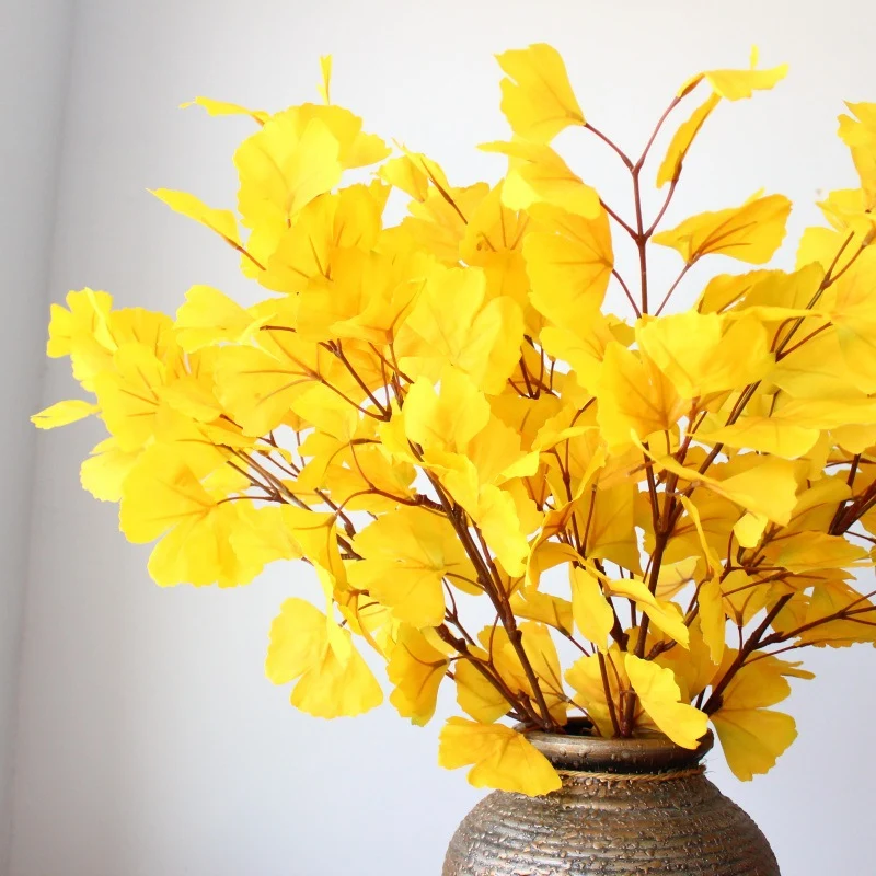 Dekorative Ginkgo-Blatt-Anordnung