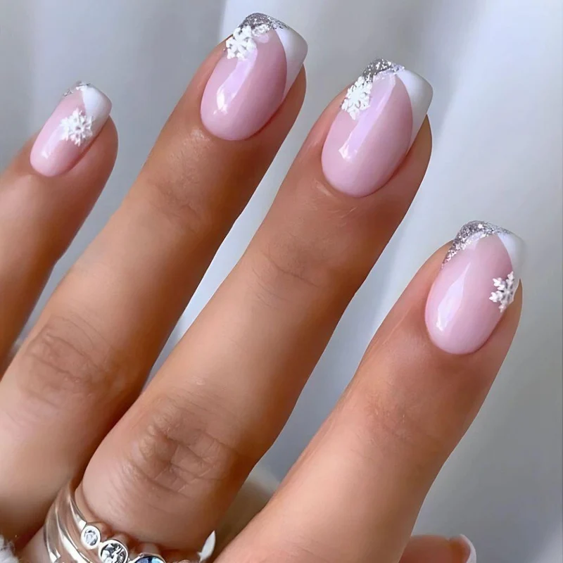 Kreative florale Schneeflocken-Nagelkunst Karnz