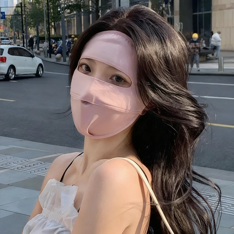 Facemask with UV protection and wind protection