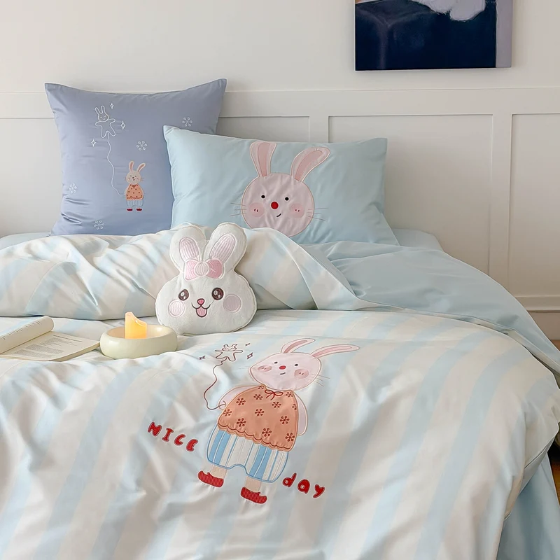 Children's bedding set with appliquéd bunny motif, striped pattern and soft cotton satin Stornfield