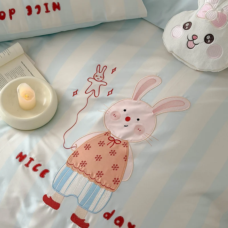 Children's bedding set with appliquéd bunny motif, striped pattern and soft cotton satin Stornfield