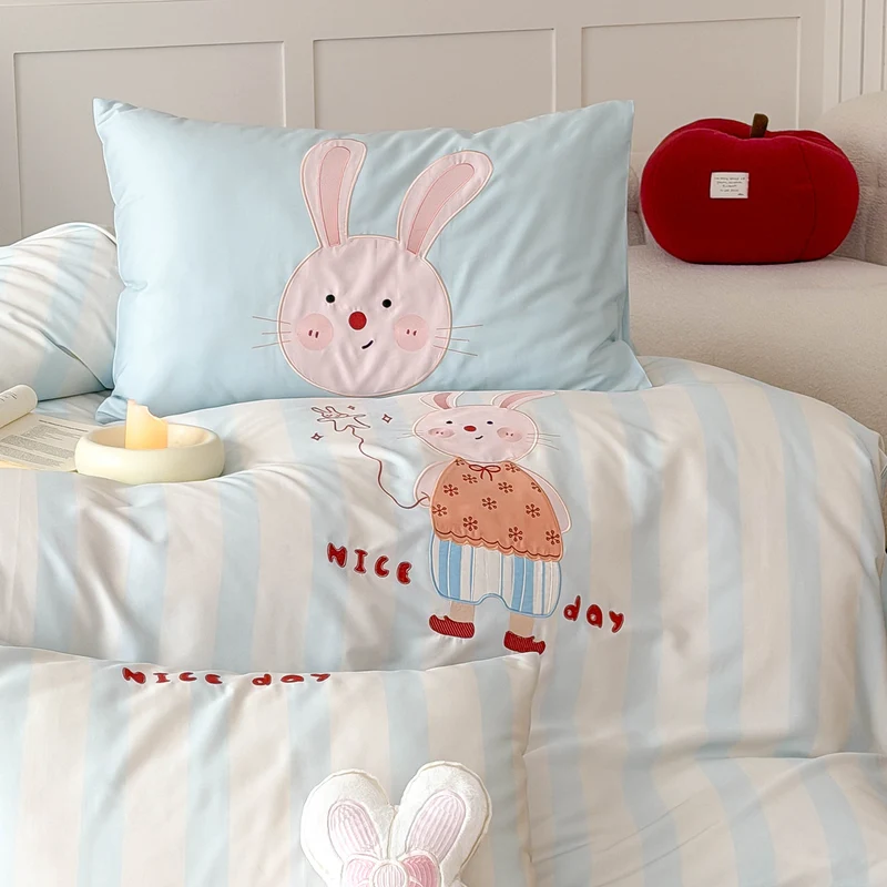 Children's bedding set with appliquéd bunny motif, striped pattern and soft cotton satin Stornfield