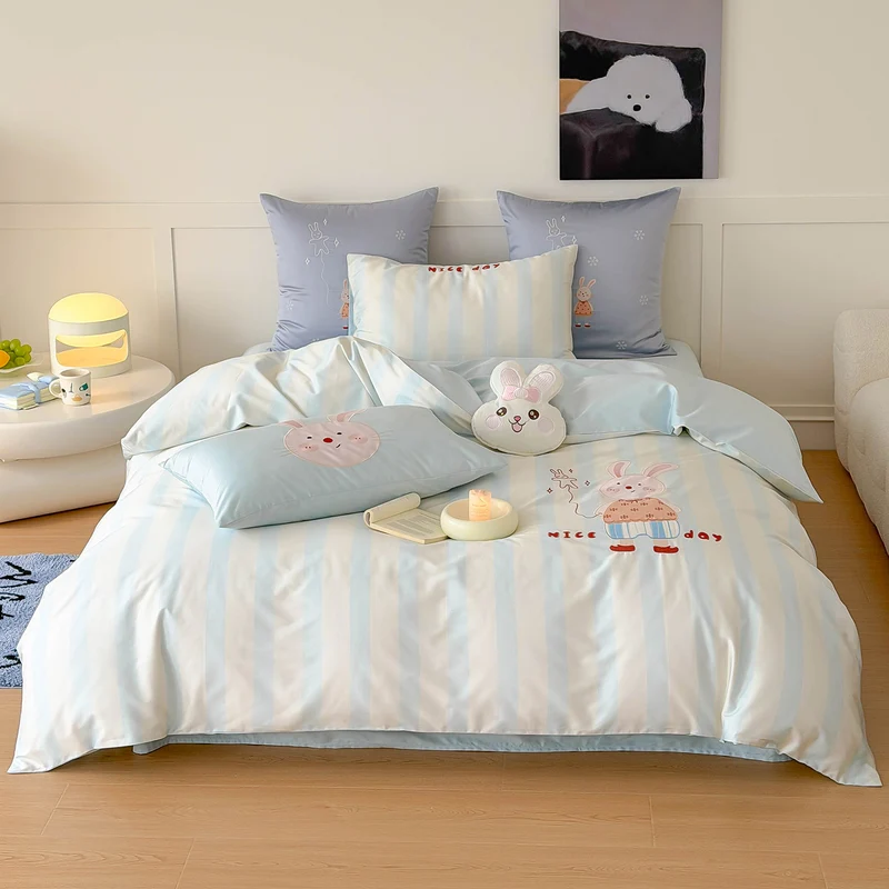 Children's bedding set with appliquéd bunny motif, striped pattern and soft cotton satin Stornfield