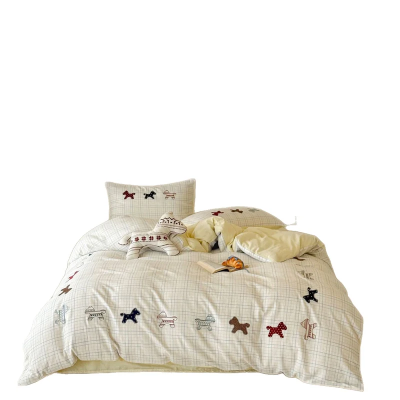 Children's bedding set made of cotton with embroidered dog appliqués and check pattern Stornfield